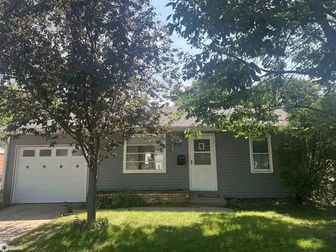 1212 Spencer St, Grinnell, IA 50112