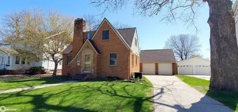 415 S 4th St, Forest City, IA 50436