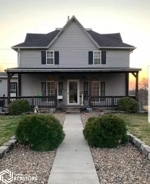 201 NW 5th St, Leon, IA 50144