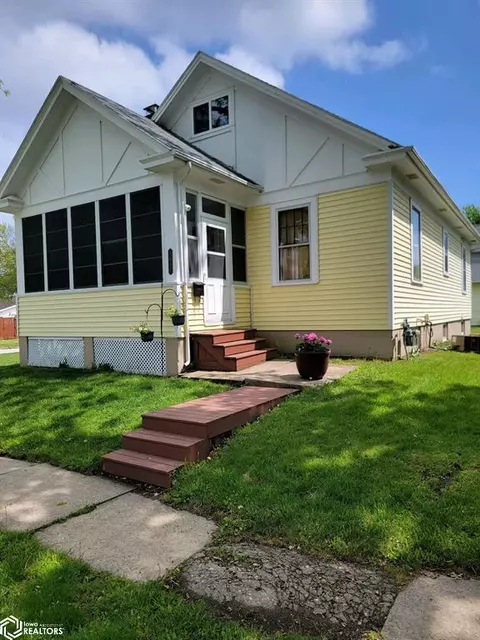 1002 S 12th St, Burlington, IA 52601