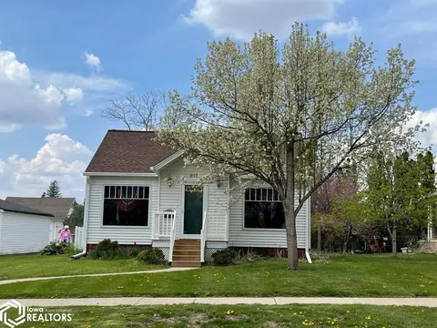 911 High St, Grinnell, IA 50112