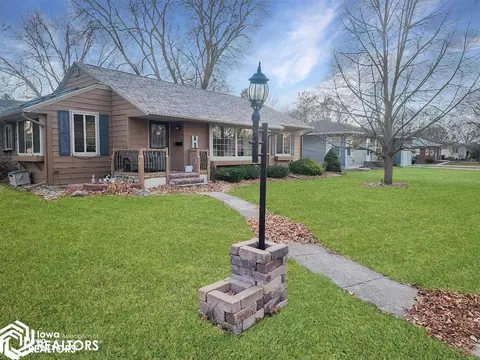 715 W 6th St, Garner, IA 50438