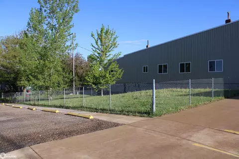 132 S Main St, North English, IA 52316