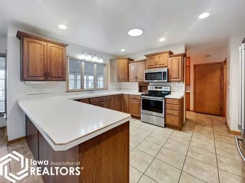815 1st Ave SE, Hampton, IA 50441 photo 2