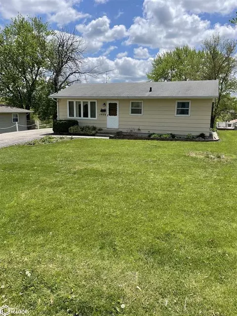 1988 Chester Ave, Ottumwa, IA 52501