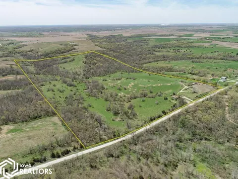 18067 560th St, Centerville, IA 52544