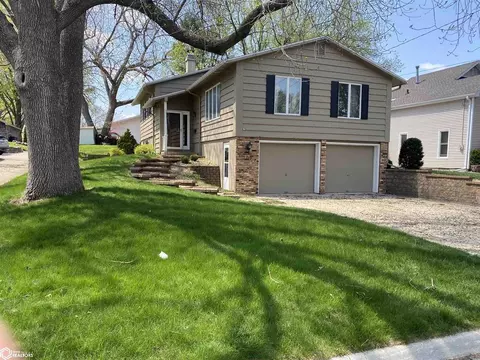 209 N 11th St, Clear Lake, IA 50428