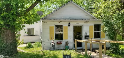 1233 Stowe St, Burlington, IA 52601