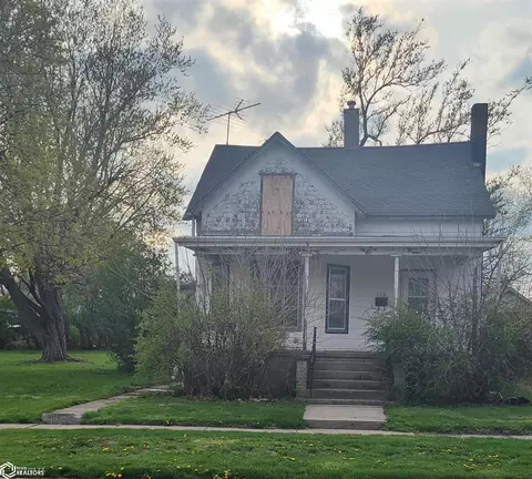 226 S Peterson St, Creston, IA 50801