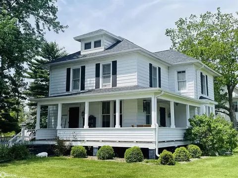 404 Crescent Dr, Middletown, IA 52638
