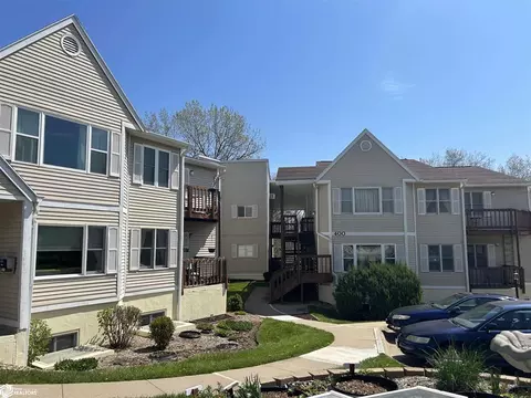 701 E Lowe #414, Fairfield, IA 52556