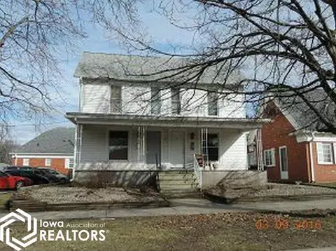 3 N 4th St, Marshalltown, IA 50158