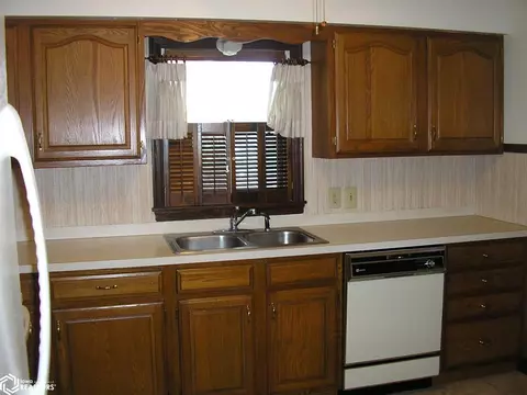 809 Hazel St, Atlantic, IA 50022 photo 4