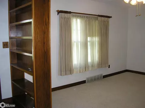 809 Hazel St, Atlantic, IA 50022 photo 2
