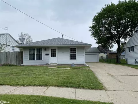 717 W Jackson St, Knoxville, IA 50138