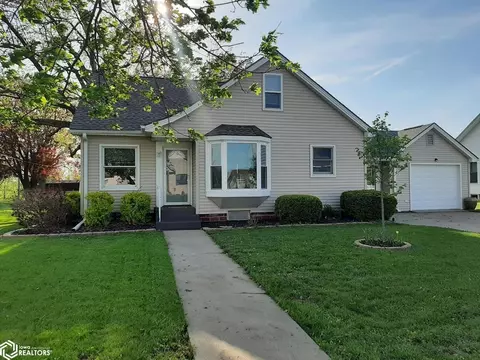 121 East St, Grinnell, IA 50112