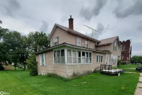 16 W South, Earlville, IA 52041