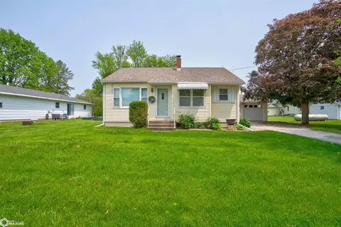 104 Western Ave, Swedesburg, IA 52652