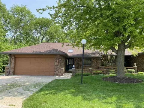 2014 Elmcrest Dr, Marshalltown, IA 50158