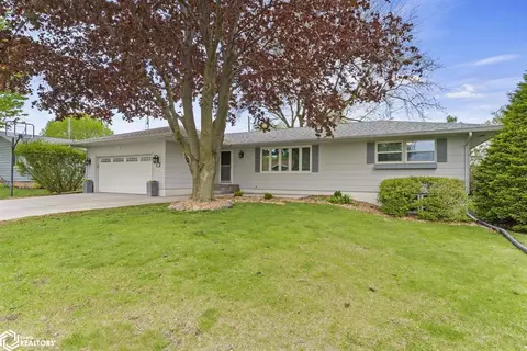 705 Perdock Ct, Washington, IA 52353