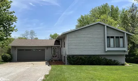 1003 Harken Hills Dr, Osceola, IA 50213