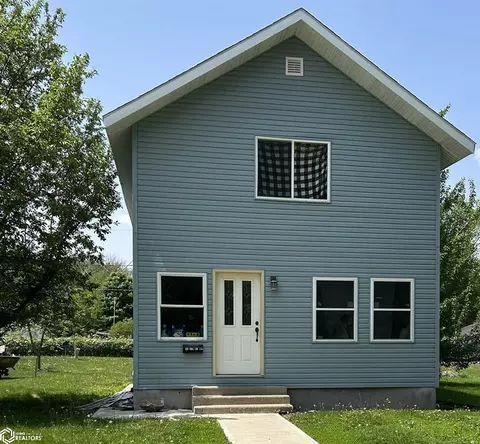 112 6th St NW, Hampton, IA 50441