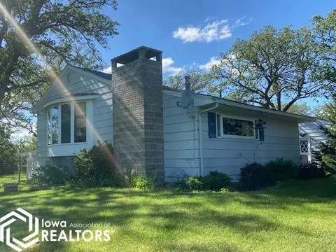 2015 Village Rd, Clear Lake, IA 50428