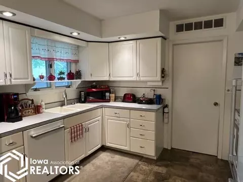 210 E Franklin, Centerville, IA 52544 photo 8