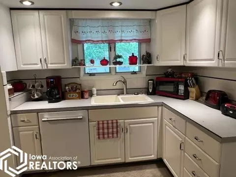 210 E Franklin, Centerville, IA 52544 photo 11