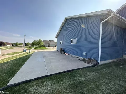 700 Willow Ct, Solon, IA 52333 photo 3