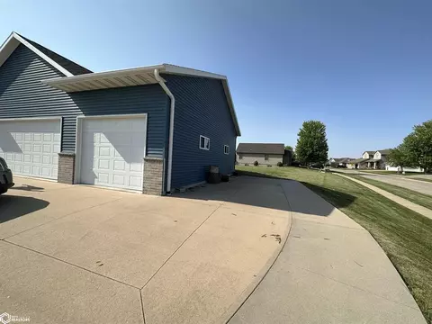 700 Willow Ct, Solon, IA 52333 photo 2