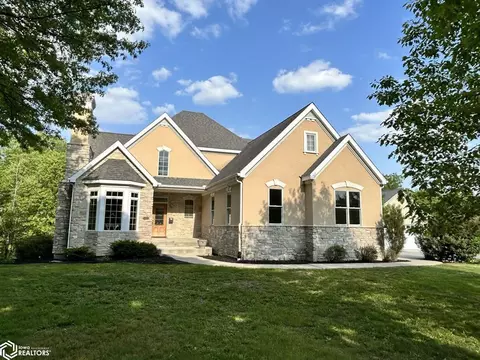 219 N State St, Lamoni, IA 50140