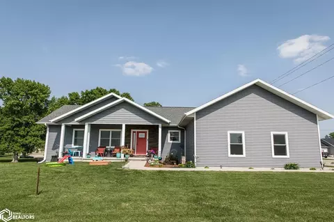 909 2nd Pl NW, Britt, IA 50423