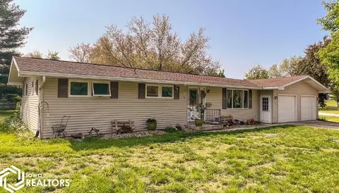 221 South St, Geneva, IA 50633