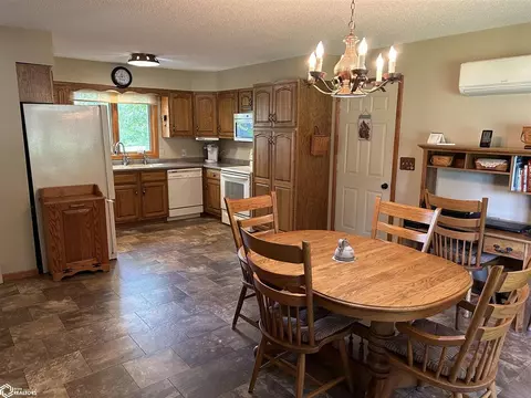 335 W Lyons St, Garner, IA 50438 photo 5