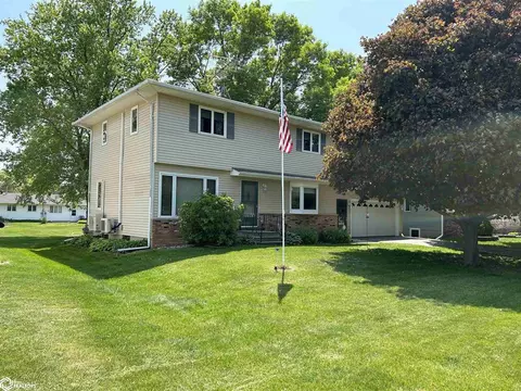 335 W Lyons St, Garner, IA 50438