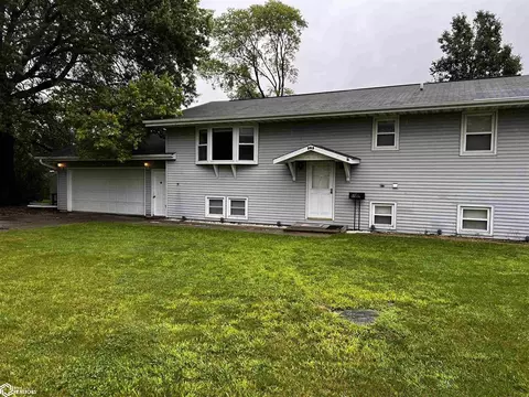363 Green Acres Dr, Mediapolis, IA 52637