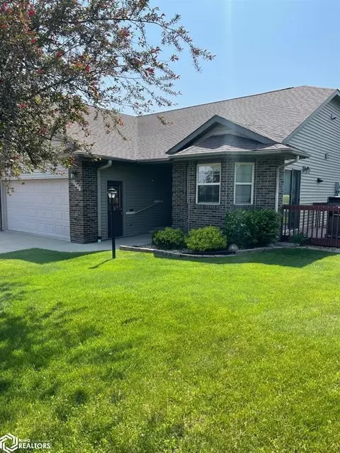 2303 Edgebrook Dr, Marshalltown, IA 50158