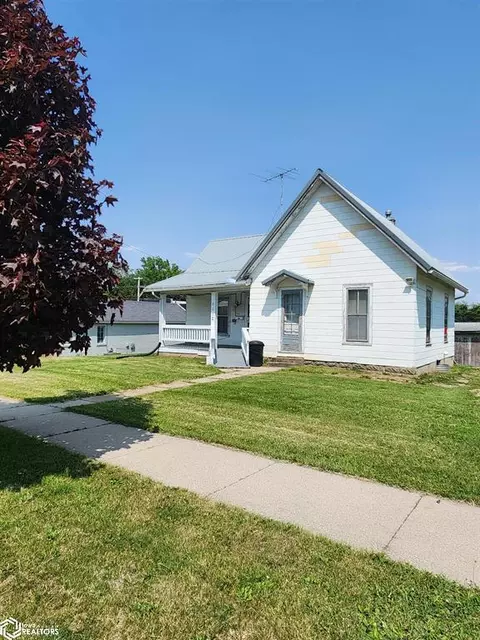 1112 Mcclellan St, Tama, IA 52339