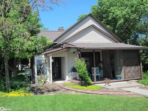 614 N 5th St, Chariton, IA 50049