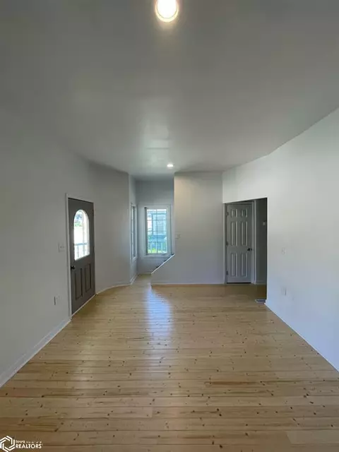 528 W Maple St, Centerville, IA 52544 photo 3