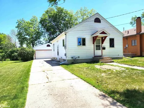 221 S Jackson Ave, Mason City, IA 50401