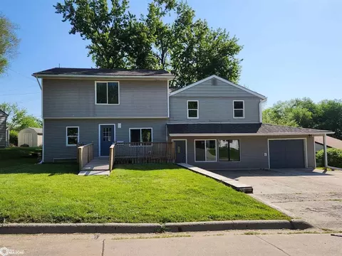608 E 26th St S, Newton, IA 50208