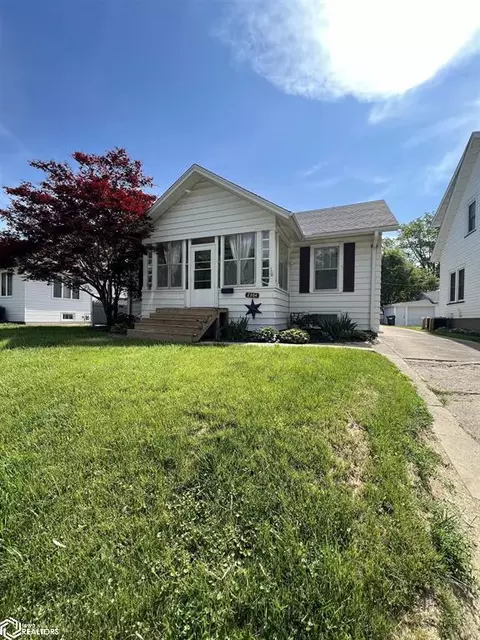2304 Gnahn St, Burlington, IA 52601