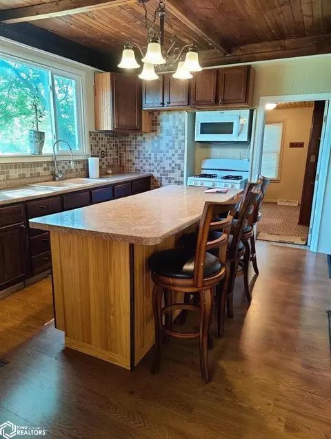 704 High St, Eldon, IA 52554 photo 7