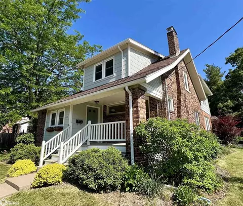 1107 E Broadway Ave, Fairfield, IA 52556