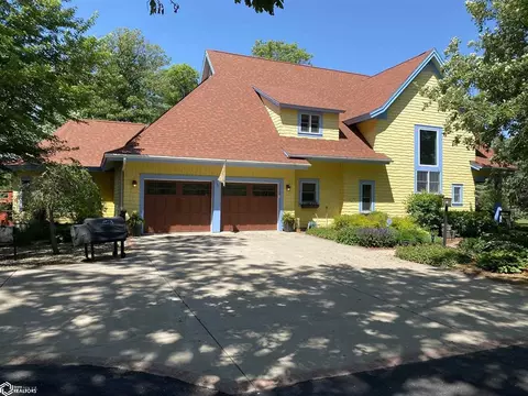 15124 Dove Cir, Clear Lake, IA 50428
