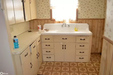 209 3rd St SW, Hampton, IA 50441 photo 5