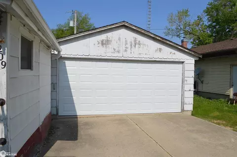 209 3rd St SW, Hampton, IA 50441 photo 3