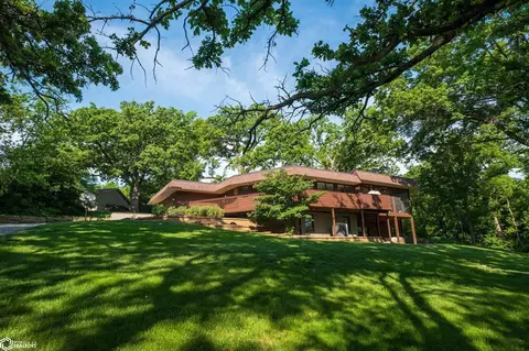 2343 Oak Park Rd, Marshalltown, IA 50158